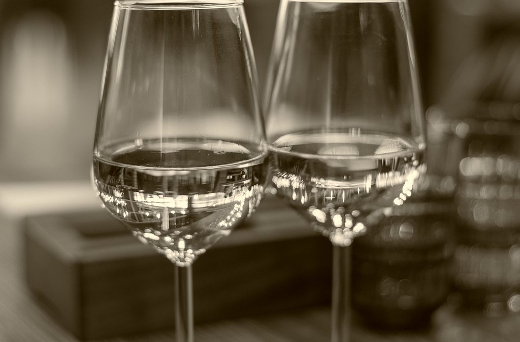 Cómo elegir el vino para una cita en casa